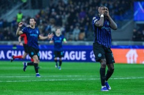 包含布鲁克林篮网围绕CBA季后赛再遭质疑国际米兰围绕欧冠止住颓势，现场解说直呼：今晚AC米兰调整名单以备欧冠的词条