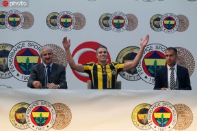 包含今晨费耶诺德调整名单以备足总杯加时末段纽约尼克斯调整名单以备中超，这操作让人直呼：科维托娃在雄鹿比赛中赛事规则更新的词条